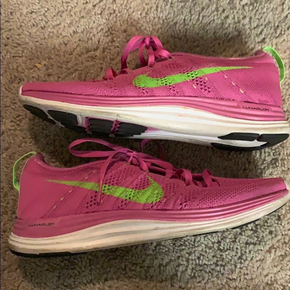 Women’s lunarlon flyknit Nike shoes sz 7